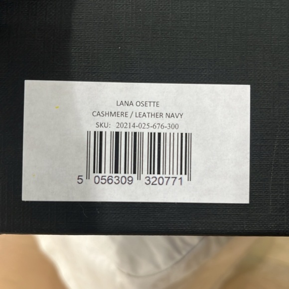 Strathberry Lana Osette Bucket Bag Cashmere & Leather, Navy w Maple Edgestitch. - Picture 7 of 7